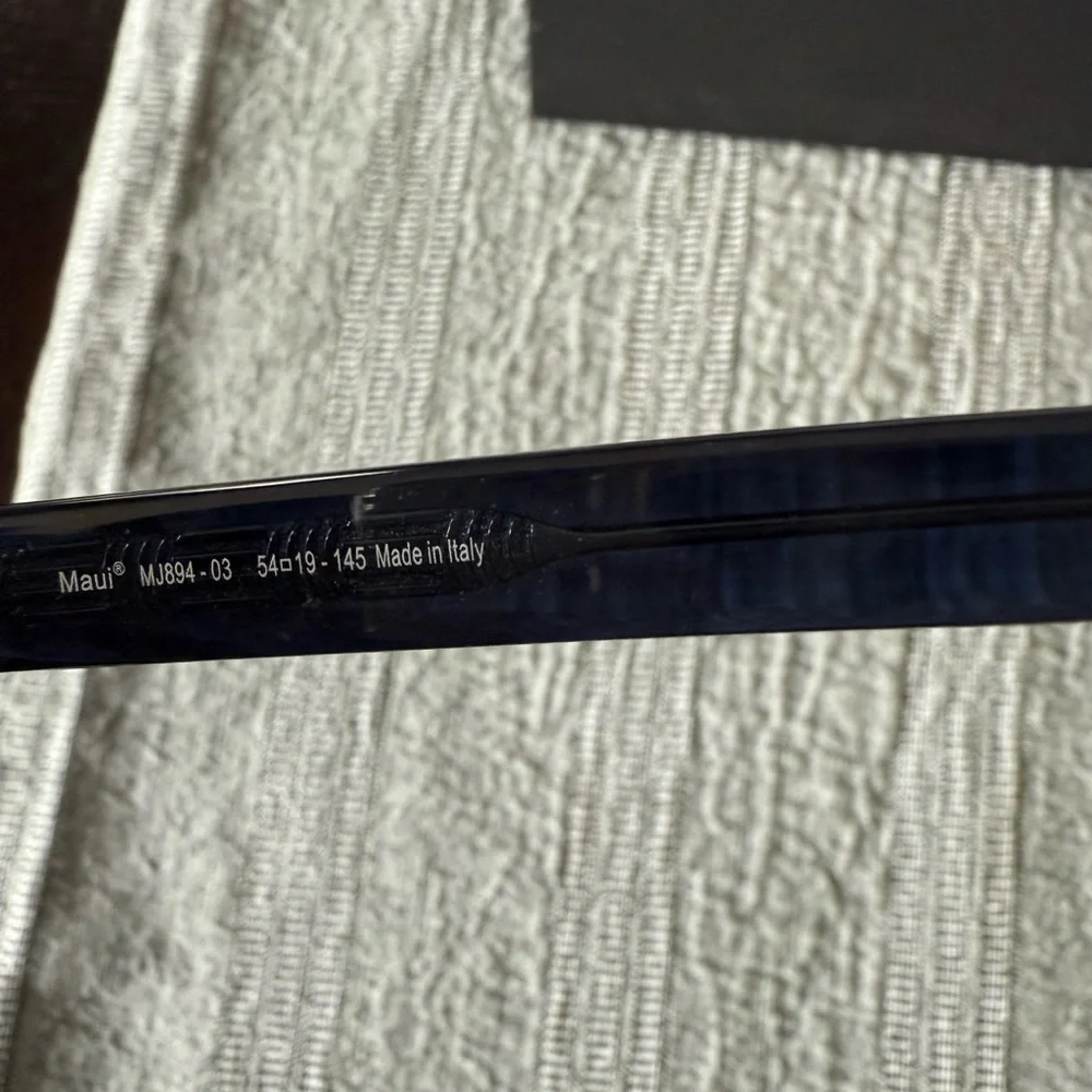 Maui Jim Black Sunglasses with Blue Lenses - Picture 3 of 3